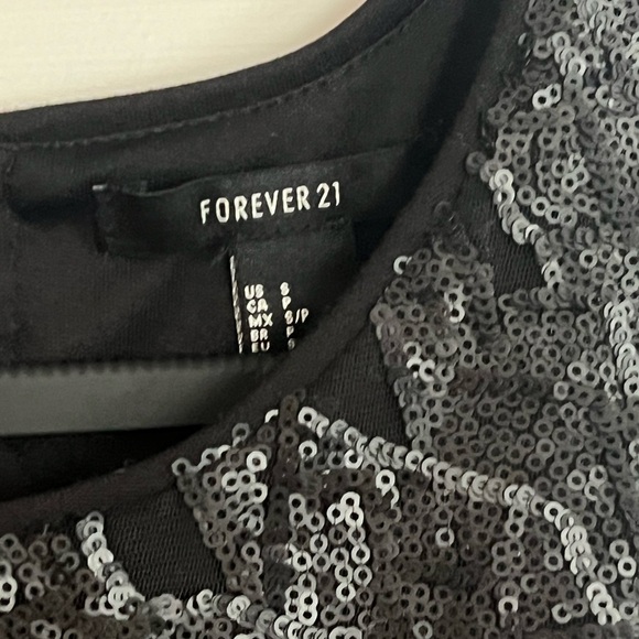 #46 FOREVER 21 • SEQUIN PEPLUM TANK TOP - Picture 3 of 5